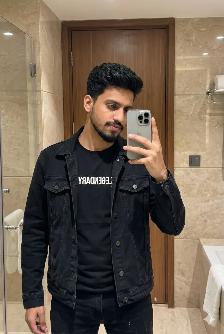 Aesthetic Mirror Selfie Prompt