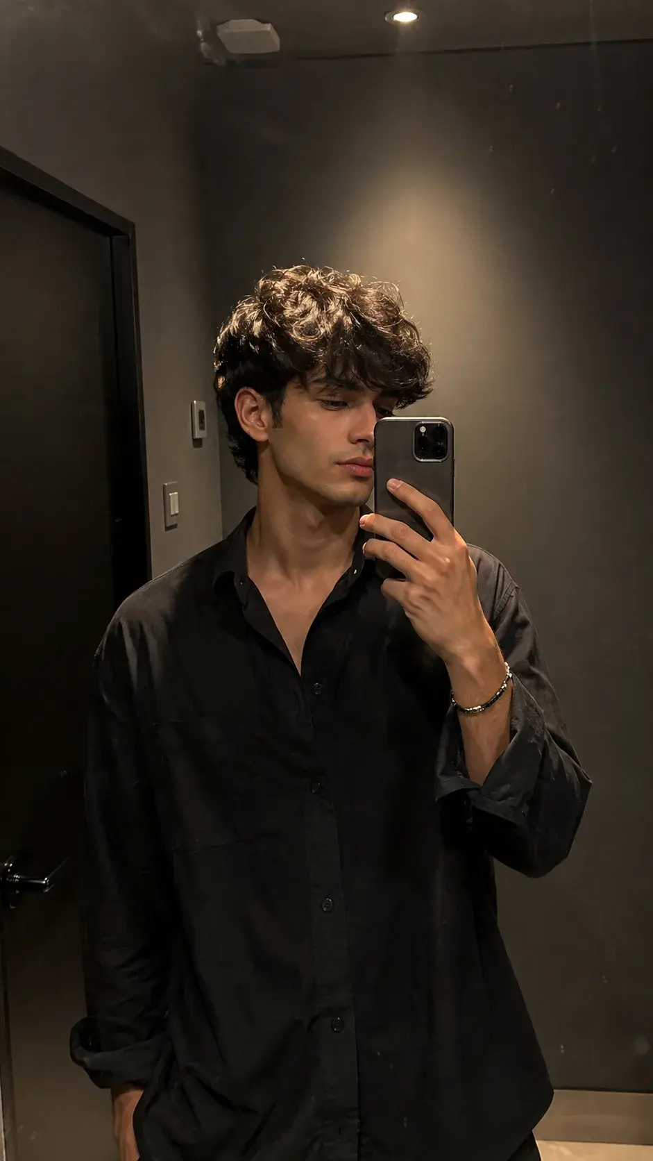 Aesthetic Mirror Selfie