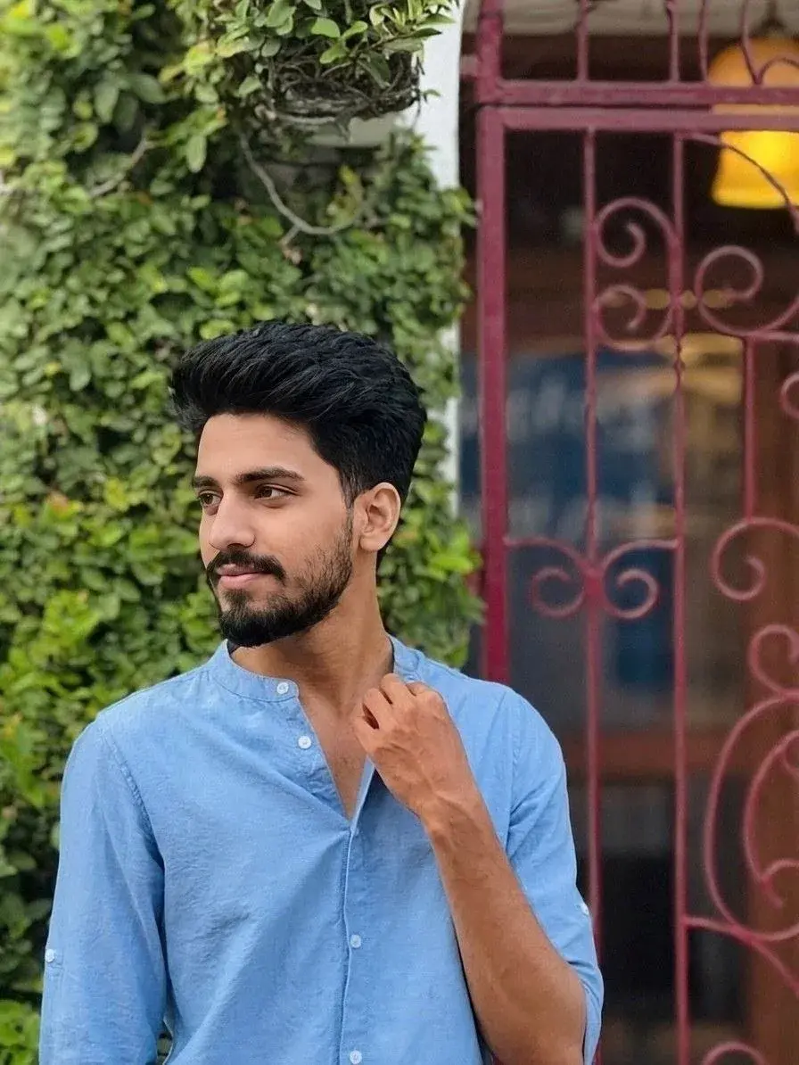 Aesthetic Pose Outdoor Portrait