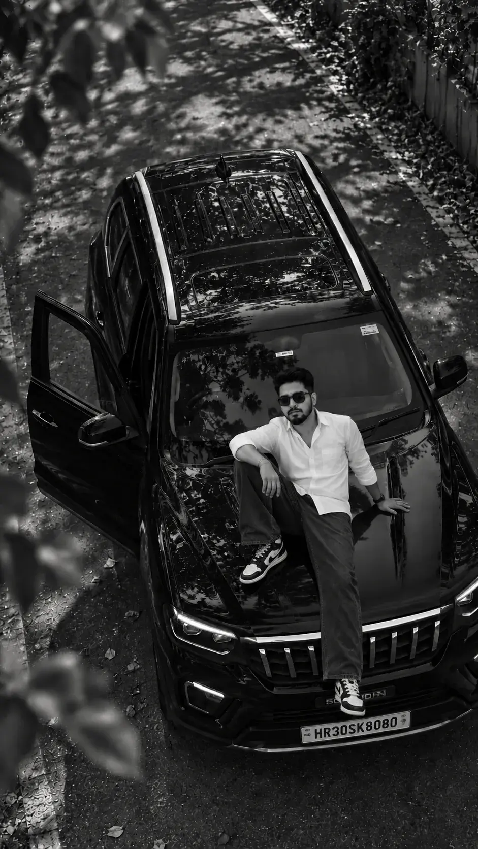 B&w Scorpio Prompt