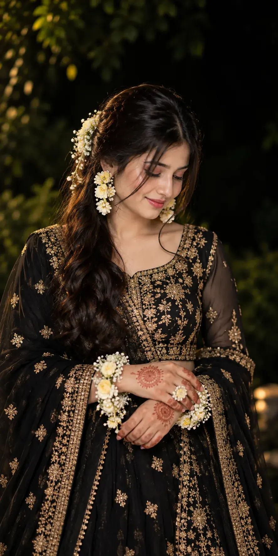 Black And Gold Lehenga Aesthetic 🖤✨ | Indian Wedding Portrait Photography