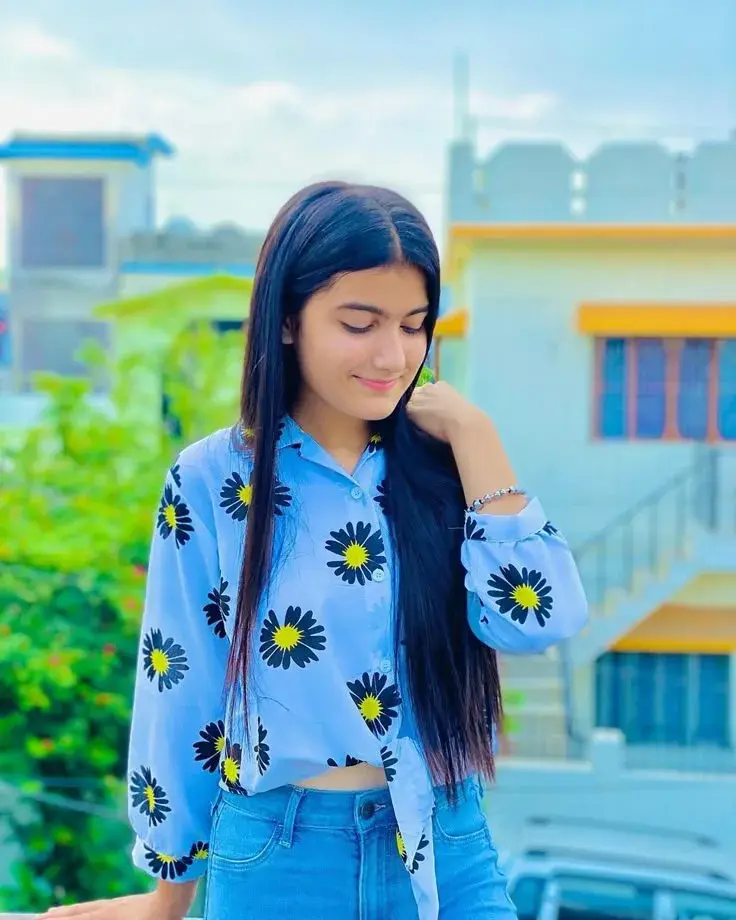 Candid Rooftop Portrait With Daisy Shirt