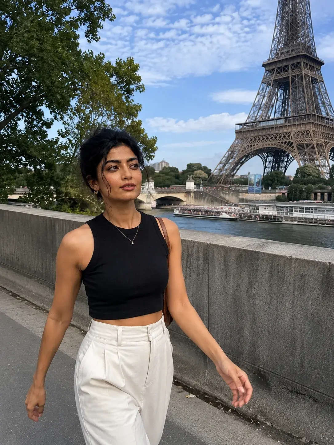 Candid Smartphone Lifestyle Portrait AI Prompt | Ultra-Realistic Everyday Mobile Photography