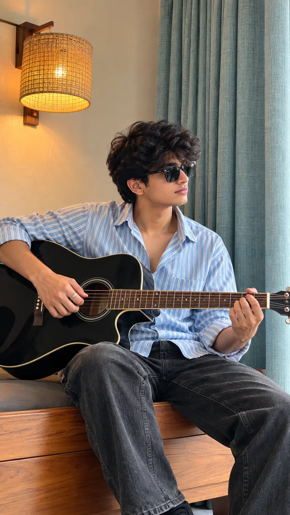🎸✨ Casual Guitar Portrait – Soft Indoor Lifestyle Photography