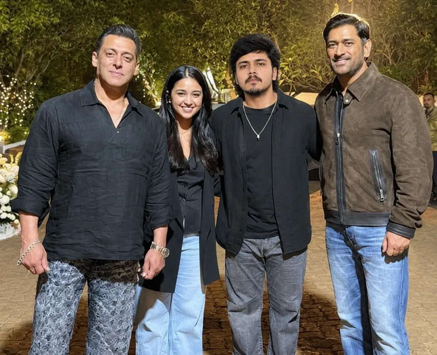 Celebrity Group Photo – Face Replacement Edit