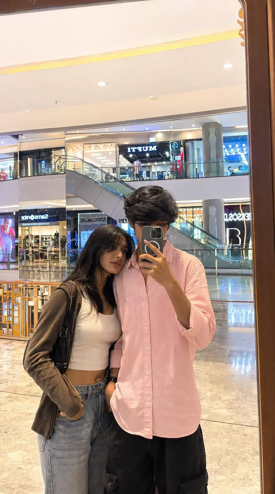 Cinematic Mall Date — Ultra-Realistic Iphone Mirror Selfie