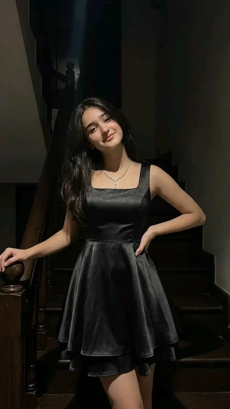 🖤 Classic Black Dress