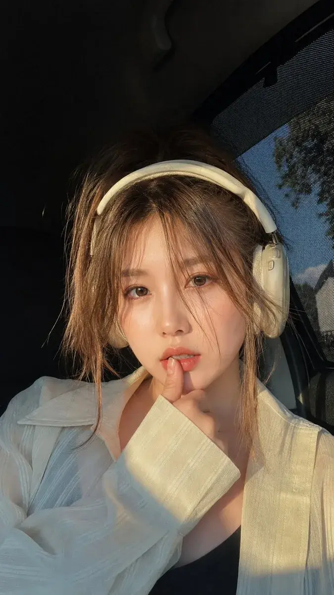 Girls Aesthetic Selfie Portrait