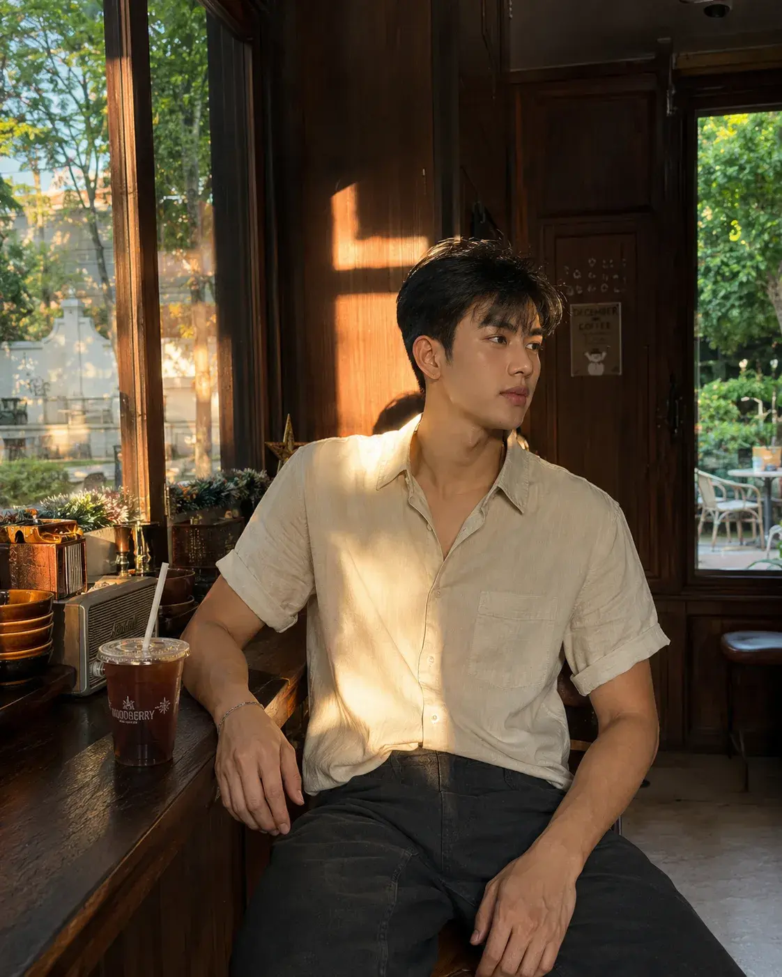 Golden Hour Café — Quiet Luxury & Urban Lifestyle Prompt.