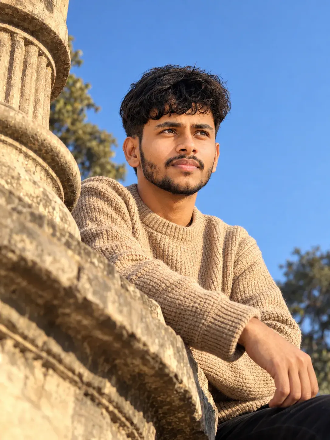 📸 Low-Angle Golden Hour Portrait