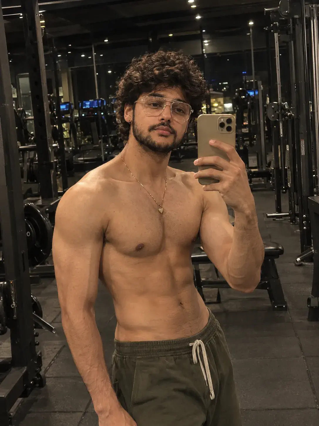 Moody Gym Mirror Selfie.