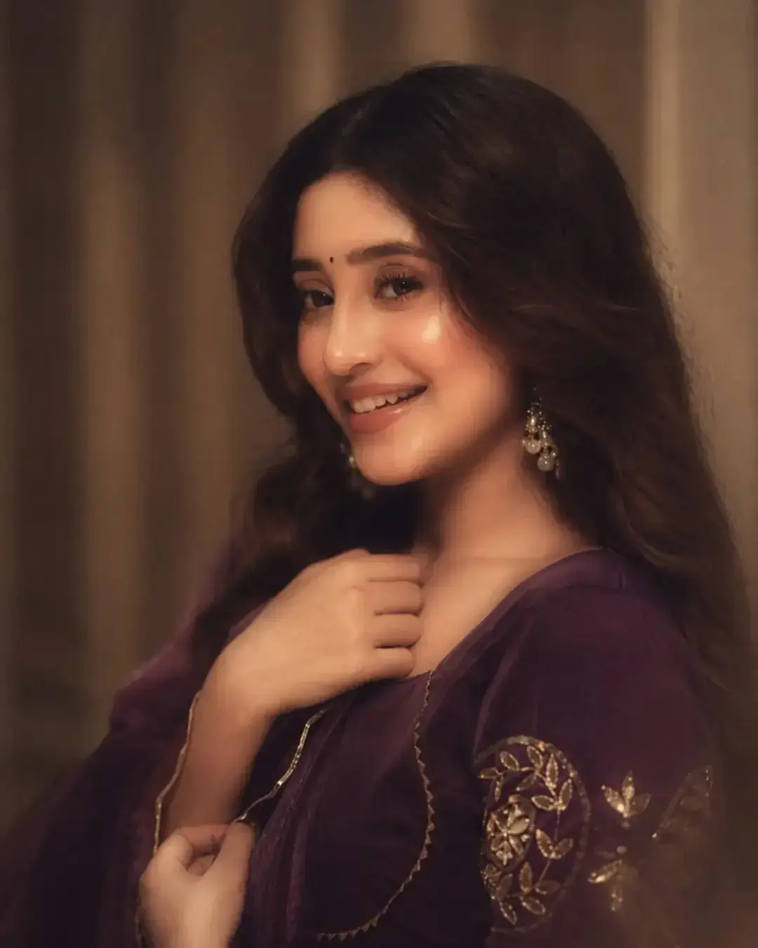✨ “Muskurahat Mein Chhupi Ek Khoobsurat Kahani” ❤️