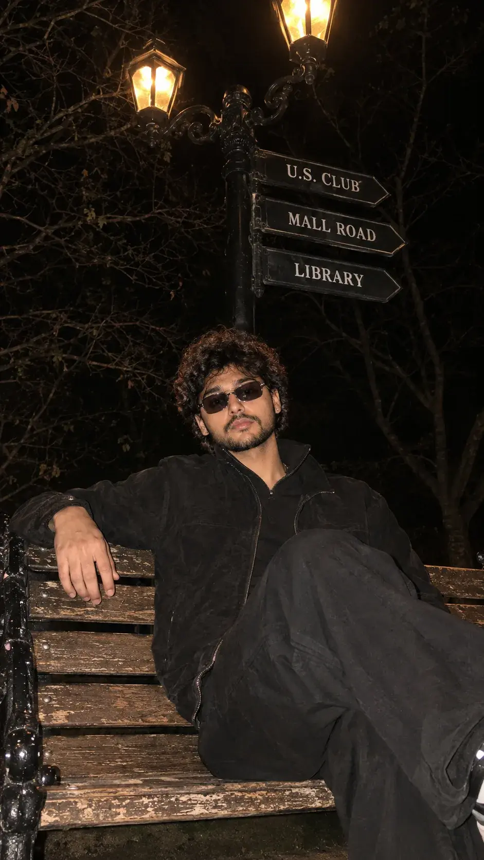 Nocturnal Street Style At The Lamp Post.