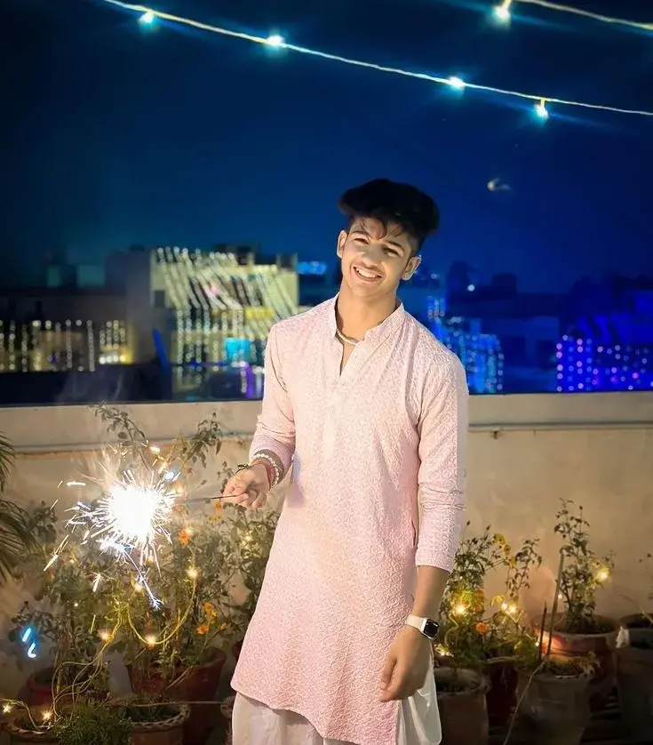 Rooftop Diwali Sparkler Portrait – Pink Kurta Night Aesthetic