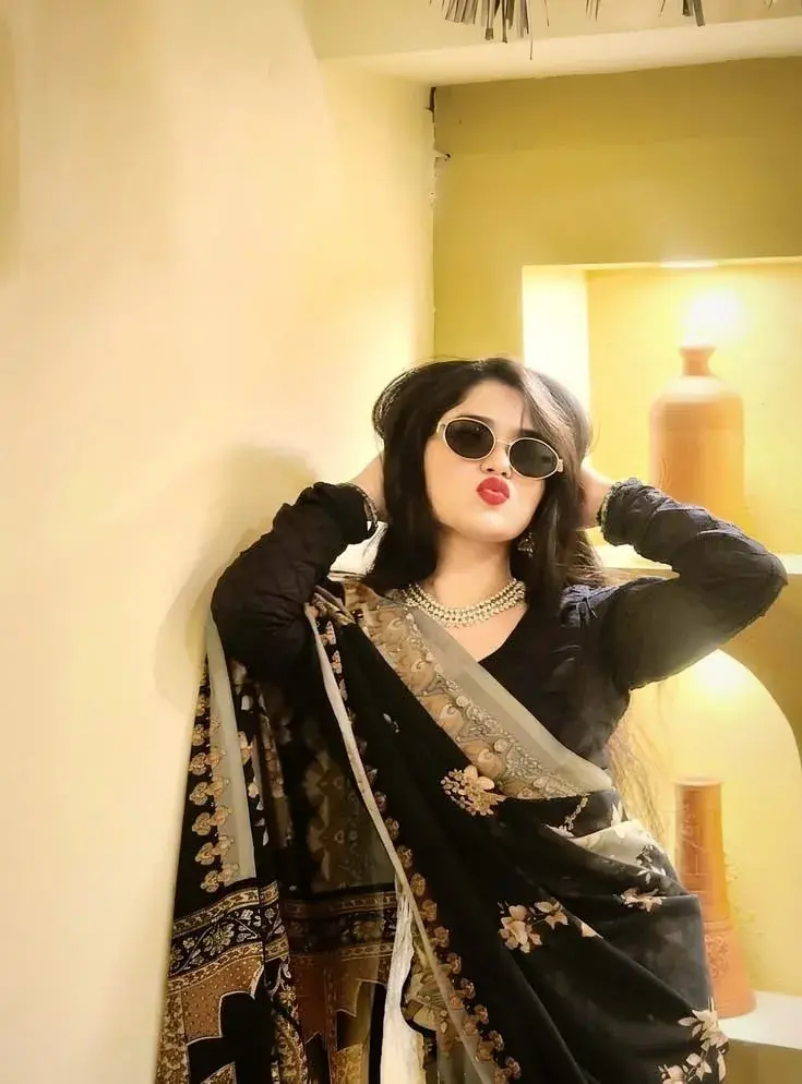 🖤 Royal Black Saree Look | Elegant Desi Girl With Stylish Attitude ✨😎