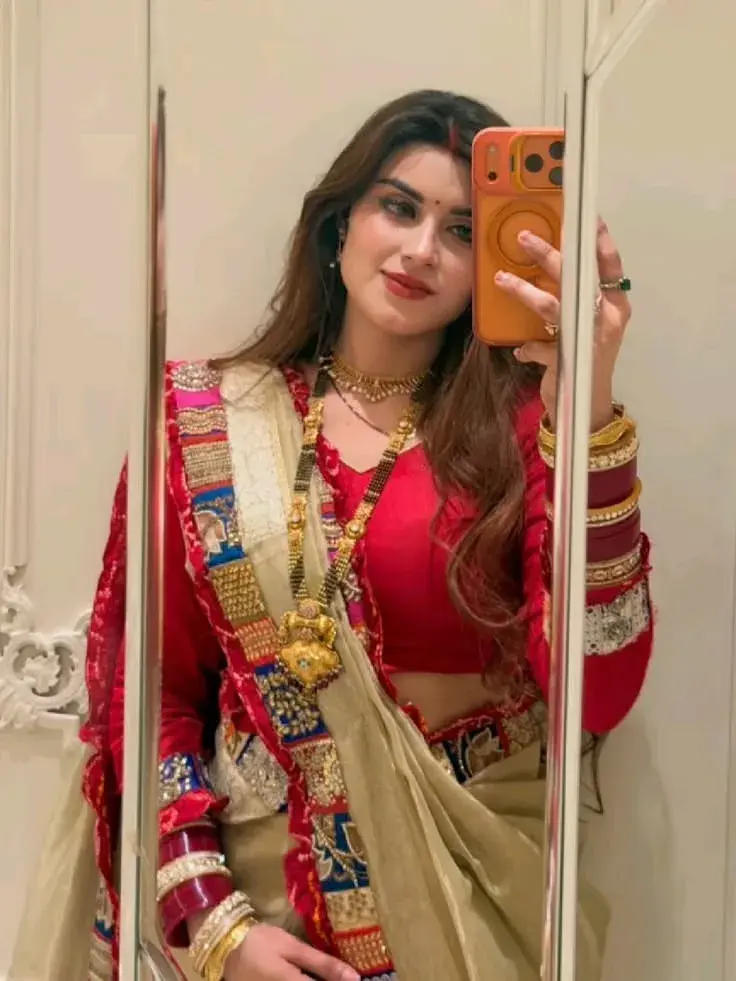 Royal Rajasthani Elegance | Traditional Mirror Selfie