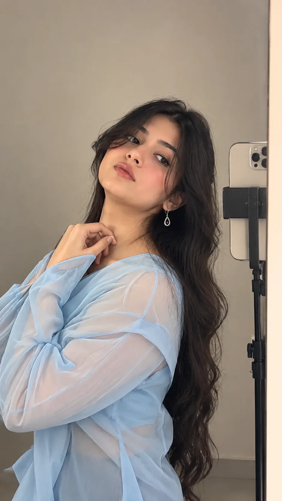 🩵🪞 Soft Blue Mirror Selfie – Aesthetic Beauty Photography