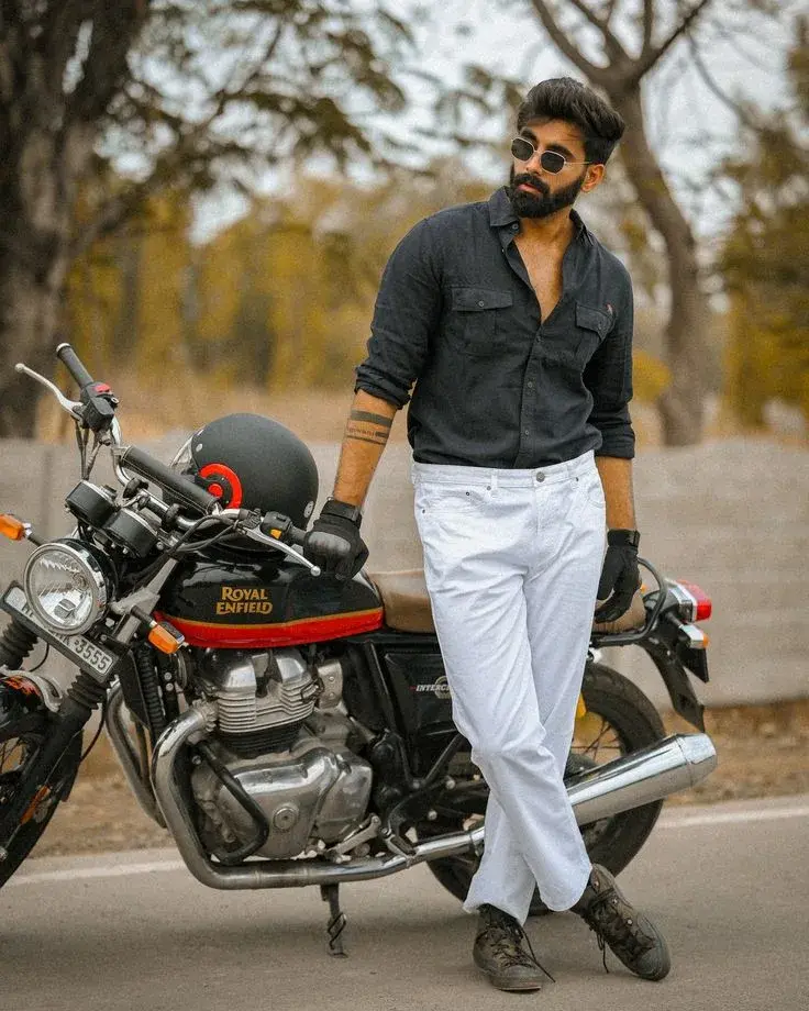 📸 Ultra-Realistic Cinematic Royal Enfield Rider Portrait Prompt