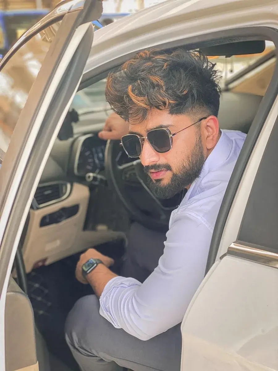 “Urban Drive – Effortless Swag”