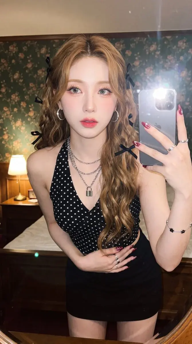 Vintage Mirror Selfie Photo Edit